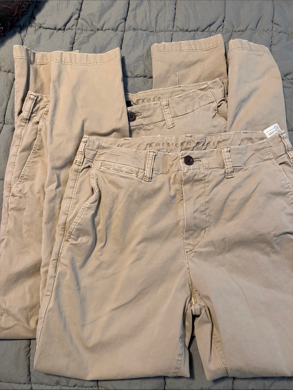 2 pairs men’s American Eagle Khaki Chino Pants Flex EUC 34x34